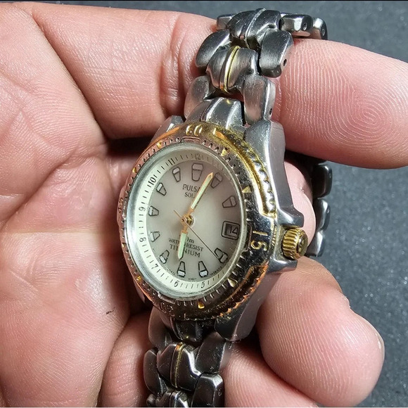 PULSAR SOLAR LADIE'S SOLAR WATCH GOlD SILVER TONE V182-0A20 FOR PARTS OR REPAIR - Picture 4 of 7